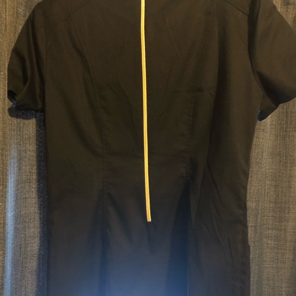 Jaanuu Scrub Top - Picture 3 of 4